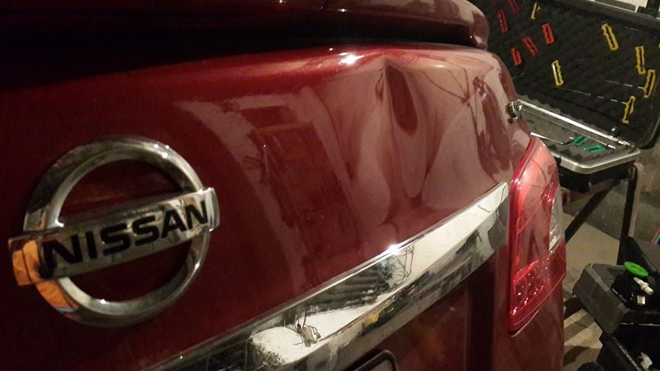 Reparación de bollos de un Nissan Sentra